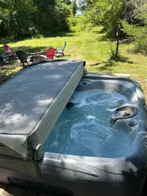 Private Kabine mit Whirlpool. Eingebettet in den Wald direkt am Lake Limestone, Texas. - Image 3