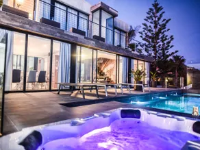 Magnificent 4 bedroom villa with stunning views - Image 5