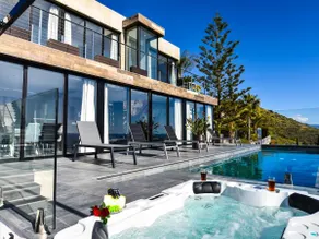 Magnificent 4 bedroom villa with stunning views - Image 4