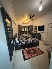 401 Studio Room by the Park - Image 4