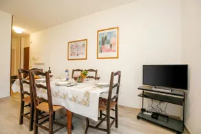 Bella Arco Apartment with Balcony - Happy Rentals - Image 5