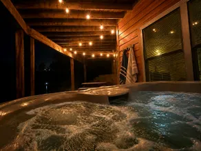 The Sunset River View- hot tub, fireplace Romantic - Image 2