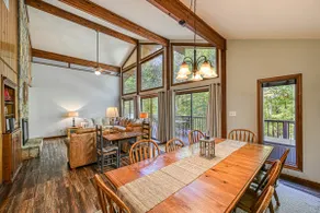 Beautiful Lakefront Home - Image 5