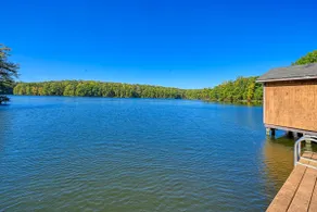 Beautiful Lakefront Home - Image 4