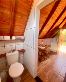 Green Valley Chalet - Waterfall Trail, En-suite Bedroom - Image 4
