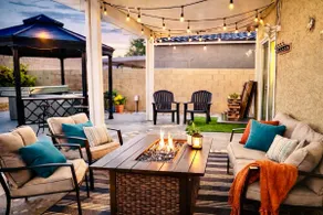 Beachy themed with free hot tub & outdoor firepit - Image 2