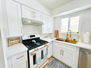 Beachy themed with free hot tub & outdoor firepit - Image 4