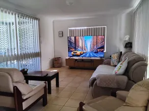 The Gill Family Holiday Home *free wifi & air con - Image 2