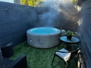 The snug- cozy cabin & hot tub hambrook - Image 3