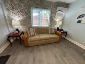 Fresh Spacious Cottage W&D Kit 1.3 Mi to Beach - Image 3