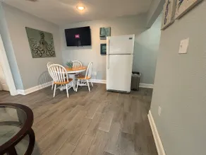 Fresh Spacious Cottage W&D Kit 1.3 Mi to Beach - Image 4
