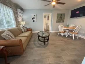 Fresh Spacious Cottage W&D Kit 1.3 Mi to Beach - Image 2