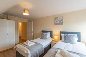 Deluxe-2 bedroom Penthouse-Stadtblick-Apartment-Eigenes Badezimmer - Image 3