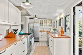 Sea Cottage - Two blocks to beach Steps to Village - Image 2