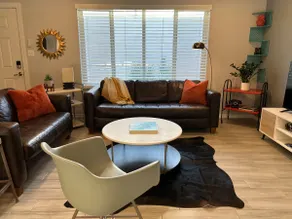 The Hollywood House | 2mi to ASU | King Bed & Yard - Image 4