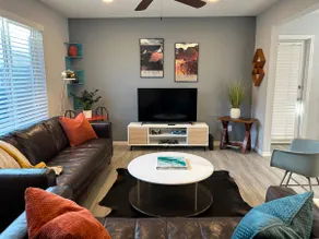 The Hollywood House | 2mi to ASU | King Bed & Yard - Image 3