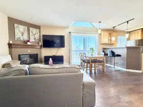 Beautiful, 1 Bedroom Condo! MOUNTAIN VIEWS in DTC! - Image 2