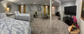 Cozy & Stylish Home w/private basement suite - Image 4