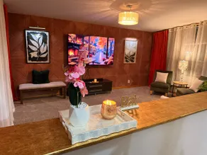 Cozy & Stylish Home w/private basement suite - Image 2
