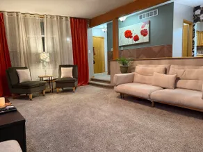 Cozy & Stylish Home w/private basement suite - Image 5
