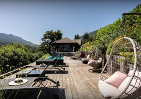 Luxury stay - pool and mountain views - Image 3