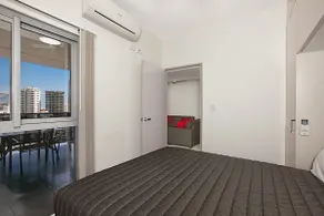 Sleeps 4 CBD Apartment | Queen + 2 Singles - Image 2