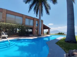 Exclusive and luxurious villa with a view of Lake Chapala - Image 5