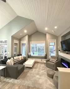 Cozy, Modern Cottage by the Lake in Wine Country - Image 3