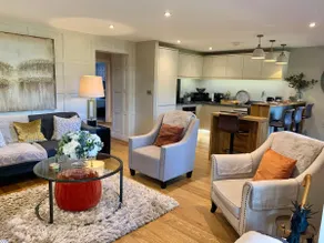 #8 Brunel House Luxury Apartment in Great Malvern - Image 2