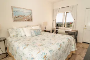 Private Suite - Views, close to town & beaches - Image 3