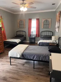 Sweet Onion Home Sleeps 9 W/ 6 Beds For Work Crews - Image 4