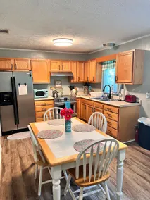 Sweet Onion Home Sleeps 9 W/ 6 Beds For Work Crews - Image 3