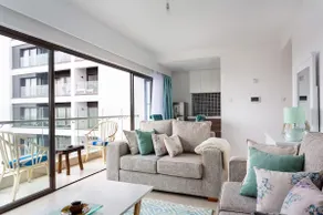 Lavington 1BR | King Bed, Wi-Fi, Gym, Pool, View - Image 2