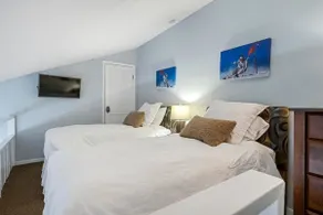 Uphill: sleeps 7: Pool Golf Deer Lake - Image 3