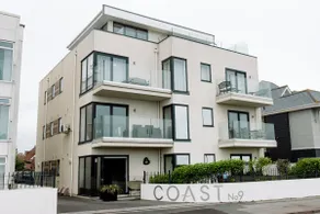 Coast Beachfront GF 6 guests dog friendly apartment - Image 2