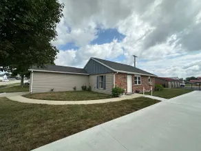 Bungalow by the Lake - Image 3