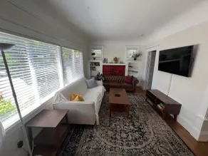 Spacious South Berkeley Apartment w/ Parking - Image 2