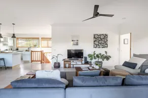 Peaceful Sanctuary with pool 70m to the beach - Image 3