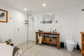 Peaceful Sanctuary with pool 70m to the beach - Image 4