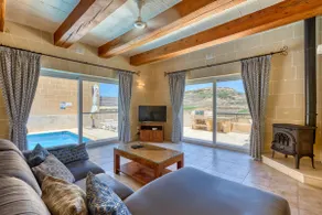 Rebekah Holiday Home - Image 2