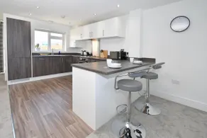 Regal House |CityCentre Townhouse| Lots of Parking - Image 5