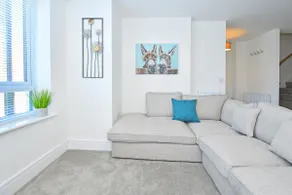 Regal House |CityCentre Townhouse| Lots of Parking - Image 3