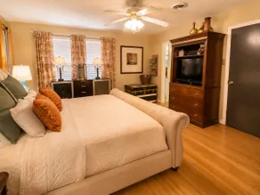 3- Downtown Dallas | Lower Greenville | King Bed - Image 3