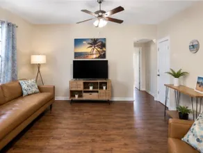 Tampa Bay fenced Acre Stay • Pet & Family Freindly - Image 3
