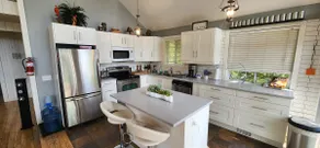 Waterfront cottage with loft and fireplace - Image 3