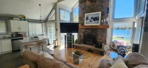 Waterfront cottage with loft and fireplace - Image 5