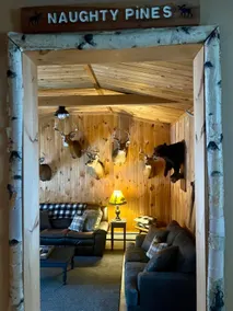 The Nock Nest: Conveniently Located, Cabin Feel - Image 2