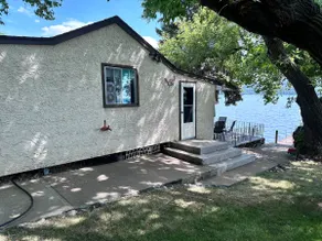 Lakefront cottage, Pasqua Lake, Qu'Appelle Valley, Saskatchewan - Image 2