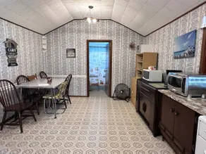 Lakefront cottage, Pasqua Lake, Qu'Appelle Valley, Saskatchewan - Image 3