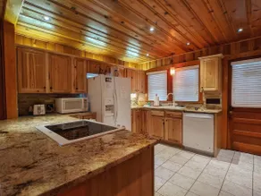 The Getaway, Lake Junaluska Cozy Cottage - Image 3